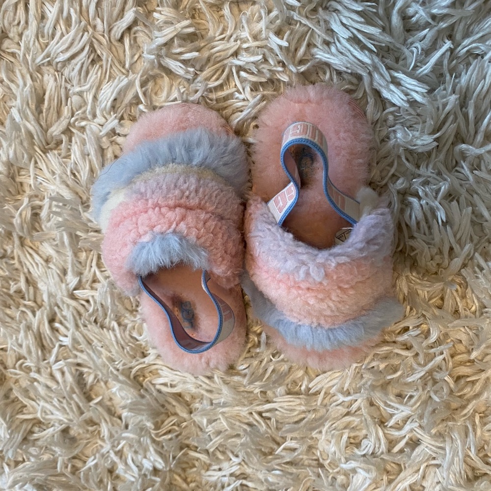 Size 6 Toddler Ugg slippers 🌈